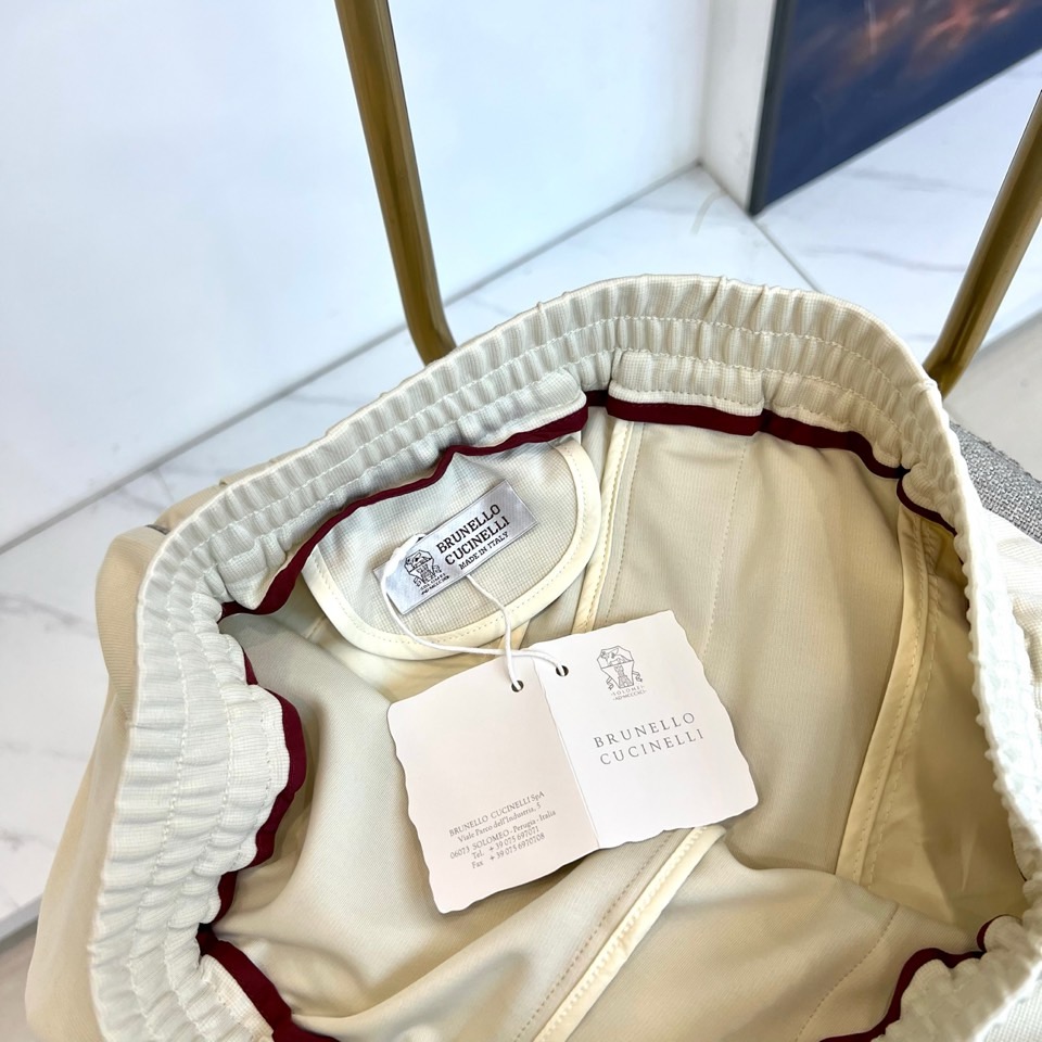Brunello Cucinelli-BC、2026春夏新品休闲裤，色调简约大气适配多元穿搭场景。松紧腰头搭配抽绳设计，