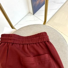 Brunello Cucinelli-BC、2026春夏新品休闲裤,色调简约大气适配多元穿搭场景。松紧腰头搭配抽绳设计, Brunello Cucinelli-BC、2026春夏新品休闲裤,色调简约大气适配多元穿搭场景。松紧腰头搭配抽绳设计,