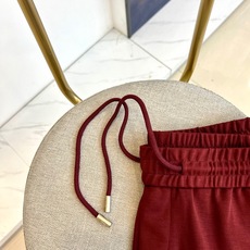 Brunello Cucinelli-BC、2026春夏新品休闲裤,色调简约大气适配多元穿搭场景。松紧腰头搭配抽绳设计, Brunello Cucinelli-BC、2026春夏新品休闲裤,色调简约大气适配多元穿搭场景。松紧腰头搭配抽绳设计,