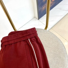 Brunello Cucinelli-BC、2026春夏新品休闲裤,色调简约大气适配多元穿搭场景。松紧腰头搭配抽绳设计, Brunello Cucinelli-BC、2026春夏新品休闲裤,色调简约大气适配多元穿搭场景。松紧腰头搭配抽绳设计,