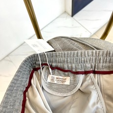 Brunello Cucinelli-BC、2026春夏新品休闲裤,色调简约大气适配多元穿搭场景。松紧腰头搭配抽绳设计, Brunello Cucinelli-BC、2026春夏新品休闲裤,色调简约大气适配多元穿搭场景。松紧腰头搭配抽绳设计,