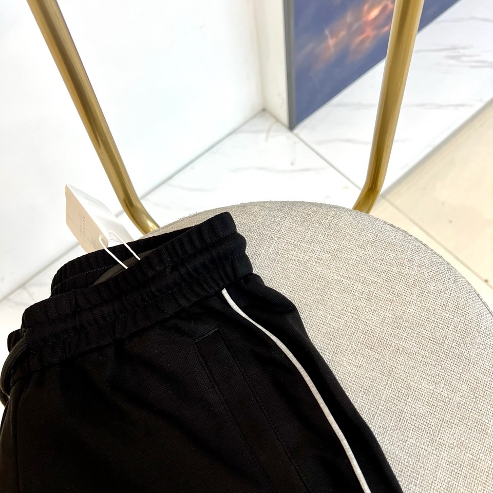 Brunello Cucinelli-BC、2026春夏新品休闲裤，色调简约大气适配多元穿搭场景。松紧腰头搭配抽绳设计，
