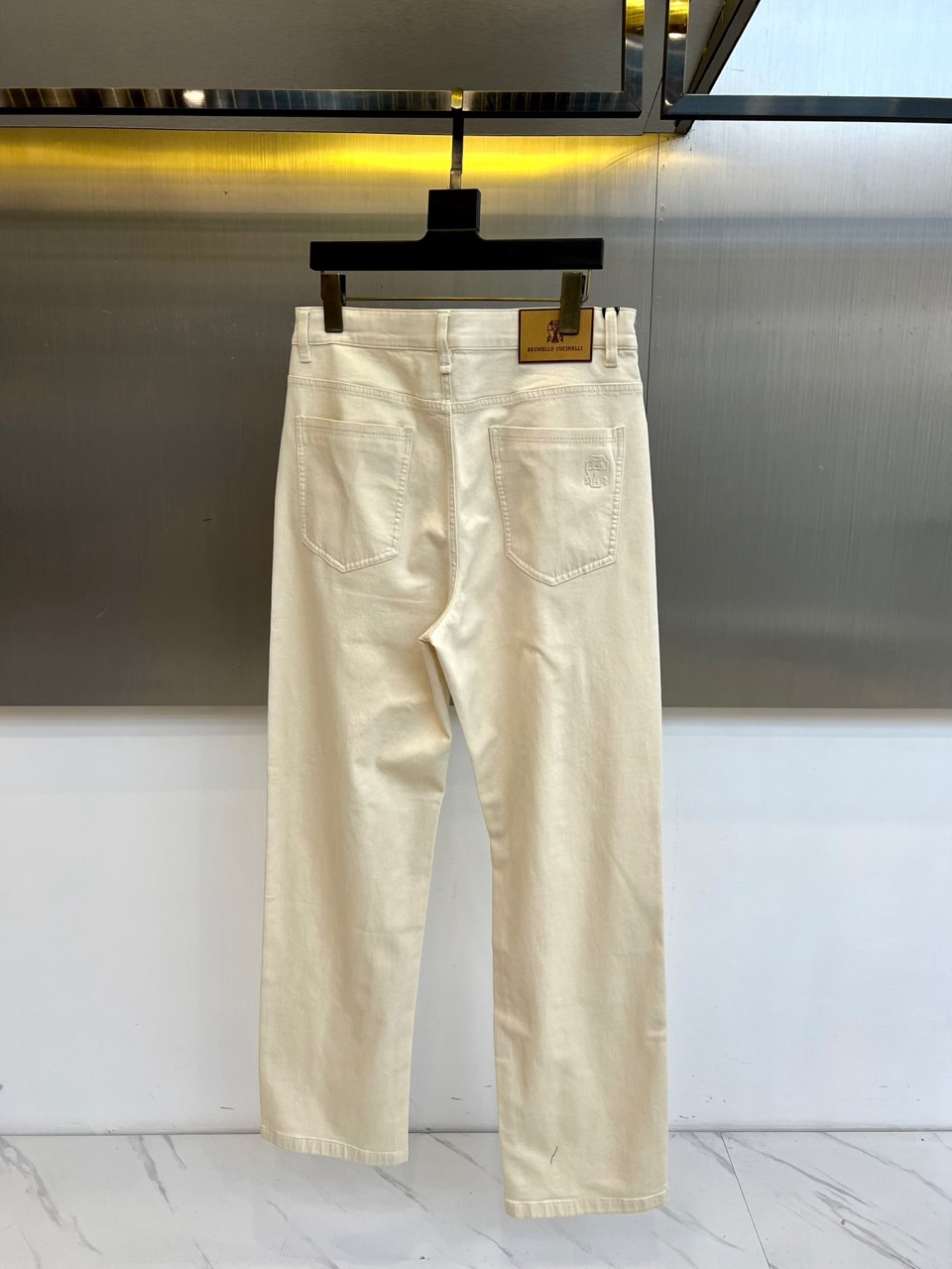 Brunello Cucinelli-BC、2026春夏新品牛仔裤，以清新柔和的色调开启春夏穿搭新篇。经典直筒版型适配多
