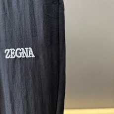 Zegna杰尼亚、2026春夏新品休闲裤,以极简美学重塑日常穿搭,松紧腰头搭配隐藏式抽绳设计,兼顾舒适贴合与随性自在,前 Zegna杰尼亚、2026春夏新品休闲裤,以极简美学重塑日常穿搭,松紧腰头搭配隐藏式抽绳设计,兼顾舒适贴合与随性自在,前