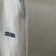 Zegna杰尼亚、2026春夏新品休闲裤,以极简美学重塑日常穿搭,松紧腰头搭配隐藏式抽绳设计,兼顾舒适贴合与随性自在,前 Zegna杰尼亚、2026春夏新品休闲裤,以极简美学重塑日常穿搭,松紧腰头搭配隐藏式抽绳设计,兼顾舒适贴合与随性自在,前