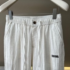 Zegna杰尼亚、2026春夏新品休闲裤,以极简美学重塑日常穿搭,松紧腰头搭配隐藏式抽绳设计,兼顾舒适贴合与随性自在,前 Zegna杰尼亚、2026春夏新品休闲裤,以极简美学重塑日常穿搭,松紧腰头搭配隐藏式抽绳设计,兼顾舒适贴合与随性自在,前