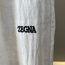 Zegna杰尼亚、2026春夏新品休闲裤,以极简美学重塑日常穿搭,松紧腰头搭配隐藏式抽绳设计,兼顾舒适贴合与随性自在,前 Zegna杰尼亚、2026春夏新品休闲裤,以极简美学重塑日常穿搭,松紧腰头搭配隐藏式抽绳设计,兼顾舒适贴合与随性自在,前
