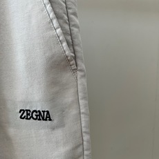 Zegna杰尼亚、2026春夏新品休闲短裤,以利落简约的设计诠释当代都市优雅。经典松紧腰头搭配抽绳设计,兼顾舒适与型格, Zegna杰尼亚、2026春夏新品休闲短裤,以利落简约的设计诠释当代都市优雅。经典松紧腰头搭配抽绳设计,兼顾舒适与型格,