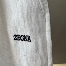 Zegna杰尼亚、2026春夏新品休闲短裤,以利落简约的设计诠释当代都市优雅。经典松紧腰头搭配抽绳设计,兼顾舒适与型格, Zegna杰尼亚、2026春夏新品休闲短裤,以利落简约的设计诠释当代都市优雅。经典松紧腰头搭配抽绳设计,兼顾舒适与型格,