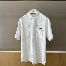 Zegna杰尼亚、2026春夏新品短袖衬衫,以利落剪裁与精致工艺演绎意式绅士格调。经典翻领设计简约大气,短袖版型清爽透气 Zegna杰尼亚、2026春夏新品短袖衬衫,以利落剪裁与精致工艺演绎意式绅士格调。经典翻领设计简约大气,短袖版型清爽透气