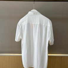 Zegna杰尼亚、2026春夏新品短袖衬衫,以利落剪裁与精致工艺演绎意式绅士格调。经典翻领设计简约大气,短袖版型清爽透气 Zegna杰尼亚、2026春夏新品短袖衬衫,以利落剪裁与精致工艺演绎意式绅士格调。经典翻领设计简约大气,短袖版型清爽透气