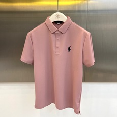 Polo Ralph Lauren拉夫劳伦、2026春夏新品短袖Polo衫,以极简美学重塑经典轮廓。纯色调温润如玉,低调 Polo Ralph Lauren拉夫劳伦、2026春夏新品短袖Polo衫,以极简美学重塑经典轮廓。纯色调温润如玉,低调