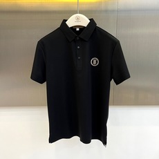 Bur巴宝莉、2026春夏新品短袖Polo衫,以极简主义为设计内核,融合现代都市精英气质与休闲运动感。纯色调沉稳内敛,低 Bur巴宝莉、2026春夏新品短袖Polo衫,以极简主义为设计内核,融合现代都市精英气质与休闲运动感。纯色调沉稳内敛,低