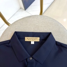 Bur巴宝莉、2026春夏新品短袖Polo衫,以极简主义为设计内核,融合现代都市精英气质与休闲运动感。纯色调沉稳内敛,低 Bur巴宝莉、2026春夏新品短袖Polo衫,以极简主义为设计内核,融合现代都市精英气质与休闲运动感。纯色调沉稳内敛,低