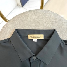 Bur巴宝莉、2026春夏新品短袖Polo衫,以极简主义为设计内核,融合现代都市精英气质与休闲运动感。纯色调沉稳内敛,低 Bur巴宝莉、2026春夏新品短袖Polo衫,以极简主义为设计内核,融合现代都市精英气质与休闲运动感。纯色调沉稳内敛,低
