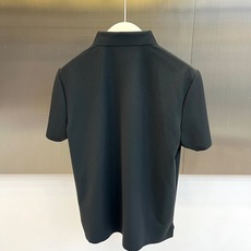 Bur巴宝莉、2026春夏新品短袖Polo衫,以极简主义为设计内核,融合现代都市精英气质与休闲运动感。纯色调沉稳内敛,低 Bur巴宝莉、2026春夏新品短袖Polo衫,以极简主义为设计内核,融合现代都市精英气质与休闲运动感。纯色调沉稳内敛,低
