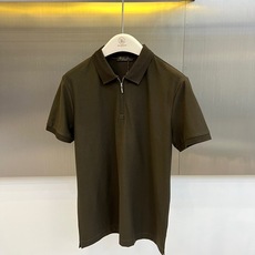 Loro Piana诺悠翩雅、2026春夏新品短袖Polo衫,以极简美学重塑经典,半拉链翻领设计打破传统纽扣桎梏,轻拉链 Loro Piana诺悠翩雅、2026春夏新品短袖Polo衫,以极简美学重塑经典,半拉链翻领设计打破传统纽扣桎梏,轻拉链