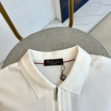 Loro Piana诺悠翩雅、2026春夏新品短袖Polo衫,以极简美学重塑经典,半拉链翻领设计打破传统纽扣桎梏,轻拉链 Loro Piana诺悠翩雅、2026春夏新品短袖Polo衫,以极简美学重塑经典,半拉链翻领设计打破传统纽扣桎梏,轻拉链