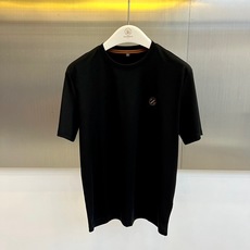 Zegna杰尼亚、2026春夏新品短袖T恤,以利落剪裁与极简美学重塑日常穿搭。纯棉面料透气亲肤,适配春夏季节的轻盈体感, Zegna杰尼亚、2026春夏新品短袖T恤,以利落剪裁与极简美学重塑日常穿搭。纯棉面料透气亲肤,适配春夏季节的轻盈体感,