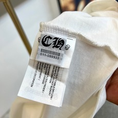 Chrome Herad克罗心、2026春夏新品短袖T恤,以极简廓形融合精致细节,重塑日常穿搭的高级感。宽松落肩剪裁搭配 Chrome Herad克罗心、2026春夏新品短袖T恤,以极简廓形融合精致细节,重塑日常穿搭的高级感。宽松落肩剪裁搭配
