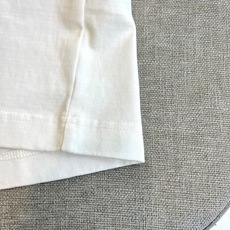 Chrome Herad克罗心、2026春夏新品短袖T恤,以极简廓形融合精致细节,重塑日常穿搭的高级感。宽松落肩剪裁搭配 Chrome Herad克罗心、2026春夏新品短袖T恤,以极简廓形融合精致细节,重塑日常穿搭的高级感。宽松落肩剪裁搭配