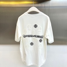 Chrome Herad克罗心、2026春夏新品短袖T恤,以极简廓形融合精致细节,重塑日常穿搭的高级感。宽松落肩剪裁搭配 Chrome Herad克罗心、2026春夏新品短袖T恤,以极简廓形融合精致细节,重塑日常穿搭的高级感。宽松落肩剪裁搭配