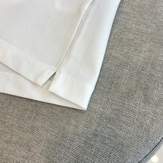 Zegna杰尼亚、2026春夏新品短袖Polo衫,以简约美学诠释当代绅士优雅。经典纯色基底搭配精致撞色设计,领口与袖口的 Zegna杰尼亚、2026春夏新品短袖Polo衫,以简约美学诠释当代绅士优雅。经典纯色基底搭配精致撞色设计,领口与袖口的