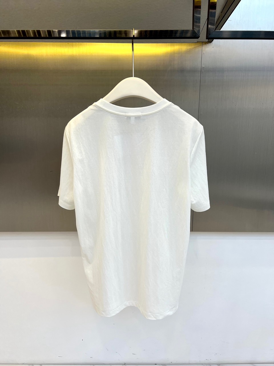 Brunello Cucinelli-BC、2026春夏新品简约圆领短袖T恤，以利落剪裁与纯色调诠释现代极简美学。经典圆