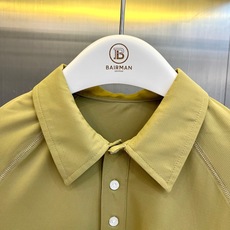 Zegna杰尼亚、2026春夏新品套装,以简约高级的色调,打造都市轻奢运动风。上衣为短袖Polo衫,经典翻领配两颗暗扣, Zegna杰尼亚、2026春夏新品套装,以简约高级的色调,打造都市轻奢运动风。上衣为短袖Polo衫,经典翻领配两颗暗扣,