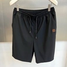 一套. Zegna杰尼亚、2026春夏新品男士轻奢休闲套装,以利落剪裁与极简美学重构日常穿搭。上衣为短袖衬衫,采用经典翻 一套. Zegna杰尼亚、2026春夏新品男士轻奢休闲套装,以利落剪裁与极简美学重构日常穿搭。上衣为短袖衬衫,采用经典翻