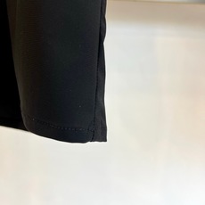 一套. Zegna杰尼亚、2026春夏新品男士轻奢休闲套装,以利落剪裁与极简美学重构日常穿搭。上衣为短袖衬衫,采用经典翻 一套. Zegna杰尼亚、2026春夏新品男士轻奢休闲套装,以利落剪裁与极简美学重构日常穿搭。上衣为短袖衬衫,采用经典翻