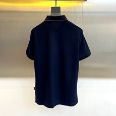 Loro Piana诺悠翩雅、2026春夏新品男士短袖POLO衫,简约色调融合轻奢细节,打造都市精英的质感日常。经典翻领 Loro Piana诺悠翩雅、2026春夏新品男士短袖POLO衫,简约色调融合轻奢细节,打造都市精英的质感日常。经典翻领