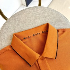 Loro Piana诺悠翩雅、2026春夏新品男士短袖POLO衫,简约色调融合轻奢细节,打造都市精英的质感日常。经典翻领 Loro Piana诺悠翩雅、2026春夏新品男士短袖POLO衫,简约色调融合轻奢细节,打造都市精英的质感日常。经典翻领