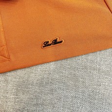 Loro Piana诺悠翩雅、2026春夏新品男士短袖POLO衫,简约色调融合轻奢细节,打造都市精英的质感日常。经典翻领 Loro Piana诺悠翩雅、2026春夏新品男士短袖POLO衫,简约色调融合轻奢细节,打造都市精英的质感日常。经典翻领