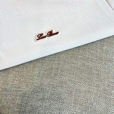 Loro Piana诺悠翩雅、2026春夏新品男士短袖POLO衫,简约色调融合轻奢细节,打造都市精英的质感日常。经典翻领 Loro Piana诺悠翩雅、2026春夏新品男士短袖POLO衫,简约色调融合轻奢细节,打造都市精英的质感日常。经典翻领