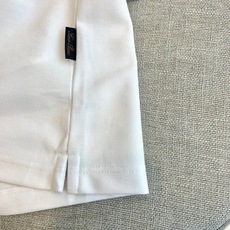 Loro Piana诺悠翩雅、2026春夏新品男士短袖POLO衫,简约色调融合轻奢细节,打造都市精英的质感日常。经典翻领 Loro Piana诺悠翩雅、2026春夏新品男士短袖POLO衫,简约色调融合轻奢细节,打造都市精英的质感日常。经典翻领