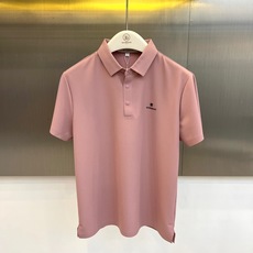 Given纪梵希、2026春夏新品短袖Polo衫,以利落剪裁诠释现代绅士格调。经典翻领搭配三颗精致纽扣,简约而不失仪式感 Given纪梵希、2026春夏新品短袖Polo衫,以利落剪裁诠释现代绅士格调。经典翻领搭配三颗精致纽扣,简约而不失仪式感