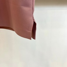 Given纪梵希、2026春夏新品短袖Polo衫,以利落剪裁诠释现代绅士格调。经典翻领搭配三颗精致纽扣,简约而不失仪式感 Given纪梵希、2026春夏新品短袖Polo衫,以利落剪裁诠释现代绅士格调。经典翻领搭配三颗精致纽扣,简约而不失仪式感