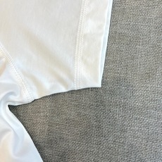 Loro Piana诺悠翩雅、2026春夏新品短袖T恤,以极简美学诠释现代都市轻奢。精选高支双面丝光棉面料,经特殊工艺处 Loro Piana诺悠翩雅、2026春夏新品短袖T恤,以极简美学诠释现代都市轻奢。精选高支双面丝光棉面料,经特殊工艺处