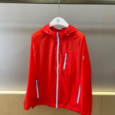 KAILAS凯乐石、2026春夏新品防晒衣,以机能设计诠释户外时尚。款式采用经典连帽与宽松版型,内置可调节金属扣,方便塑 KAILAS凯乐石、2026春夏新品防晒衣,以机能设计诠释户外时尚。款式采用经典连帽与宽松版型,内置可调节金属扣,方便塑