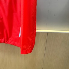 KAILAS凯乐石、2026春夏新品防晒衣,以机能设计诠释户外时尚。款式采用经典连帽与宽松版型,内置可调节金属扣,方便塑 KAILAS凯乐石、2026春夏新品防晒衣,以机能设计诠释户外时尚。款式采用经典连帽与宽松版型,内置可调节金属扣,方便塑
