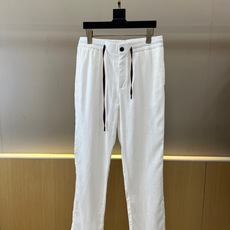 Zegna杰尼亚、2026春夏新品休闲裤,以简约廓形诠释当代都市休闲美学,呈现低调质感,直筒剪裁配合微阔裤脚线条流畅利落 Zegna杰尼亚、2026春夏新品休闲裤,以简约廓形诠释当代都市休闲美学,呈现低调质感,直筒剪裁配合微阔裤脚线条流畅利落