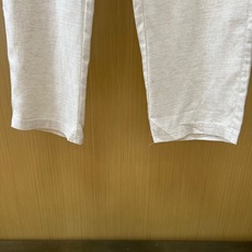 Zegna杰尼亚、2026春夏新品休闲裤,以简约廓形诠释当代都市休闲美学,呈现低调质感,直筒剪裁配合微阔裤脚线条流畅利落 Zegna杰尼亚、2026春夏新品休闲裤,以简约廓形诠释当代都市休闲美学,呈现低调质感,直筒剪裁配合微阔裤脚线条流畅利落