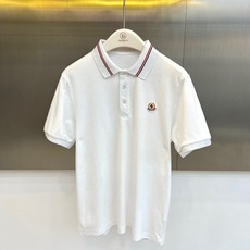 蒙口、2026春夏新品短袖Polo衫,以利落剪裁诠释现代都市轻奢格调。经典翻领搭配两颗精致纽扣,简约中透出考究细节;短袖 蒙口、2026春夏新品短袖Polo衫,以利落剪裁诠释现代都市轻奢格调。经典翻领搭配两颗精致纽扣,简约中透出考究细节;短袖