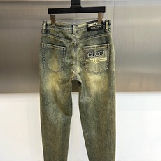 Gucc古驰、2026春夏新品复古牛仔裤 谁穿谁有品味的狠货来了! 这条是偏美式复古/轻奢街头风的做旧牛仔裤,水洗丹宁自 Gucc古驰、2026春夏新品复古牛仔裤 谁穿谁有品味的狠货来了! 这条是偏美式复古/轻奢街头风的做旧牛仔裤,水洗丹宁自