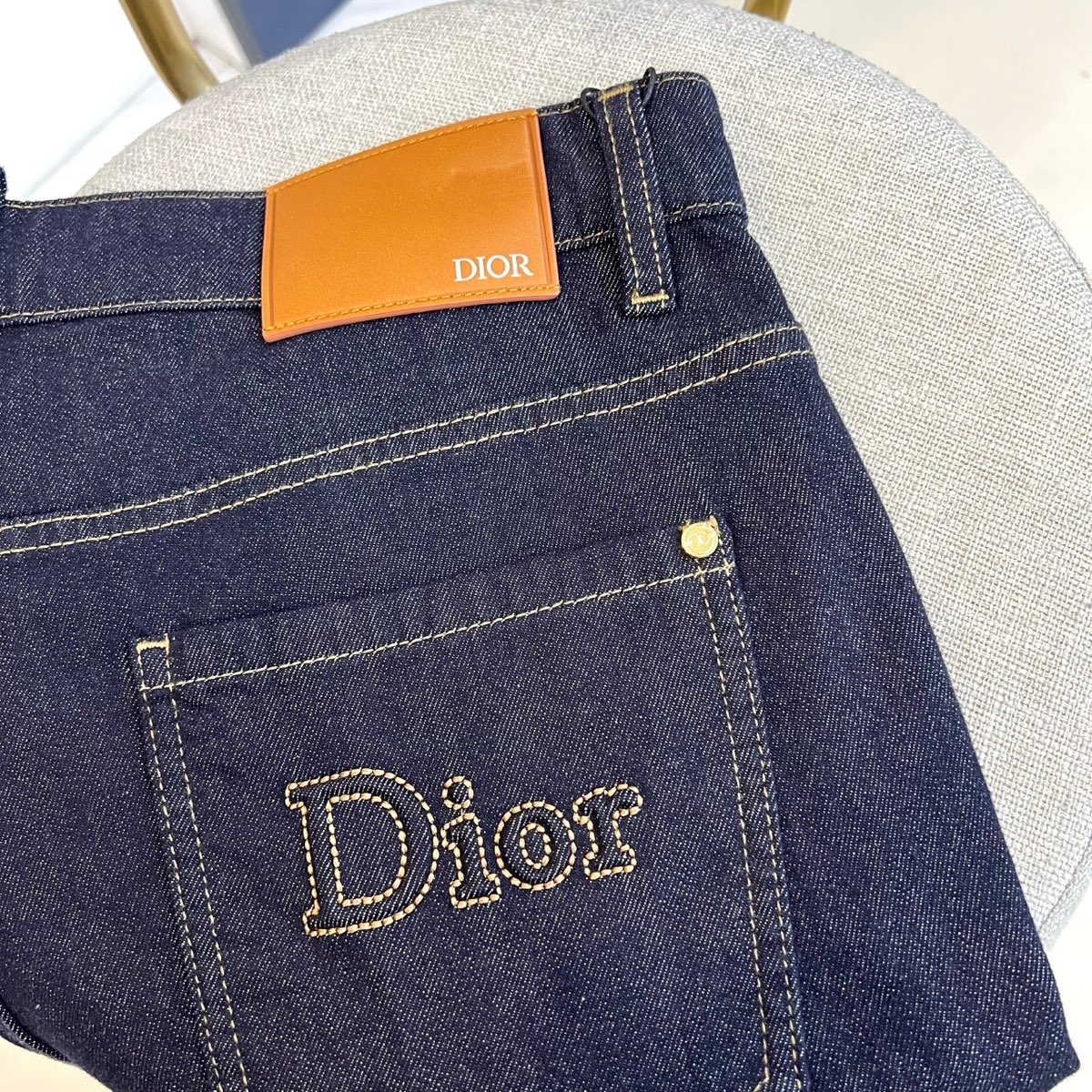 Dio迪奥、2026新品稀缺现货原色丹宁牛仔裤 夏日必备的质感神裤,谁穿谁显瘦有型 ! 走的是低调雅痞路线,原色丹宁自带 Dio迪奥、2026新品稀缺现货原色丹宁牛仔裤 夏日必备的质感神裤,谁穿谁显瘦有型 ! 走的是低调雅痞路线,原色丹宁自带