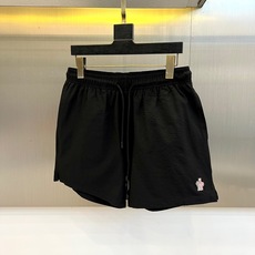 Mon蒙口、2026春夏新品休闲短裤,以纯色演绎都市轻运动美学。采用细腻肌理感面料,触感柔软透气,挺括有型且富有弹性,完 Mon蒙口、2026春夏新品休闲短裤,以纯色演绎都市轻运动美学。采用细腻肌理感面料,触感柔软透气,挺括有型且富有弹性,完