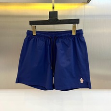 Mon蒙口、2026春夏新品休闲短裤,以纯色演绎都市轻运动美学。采用细腻肌理感面料,触感柔软透气,挺括有型且富有弹性,完 Mon蒙口、2026春夏新品休闲短裤,以纯色演绎都市轻运动美学。采用细腻肌理感面料,触感柔软透气,挺括有型且富有弹性,完