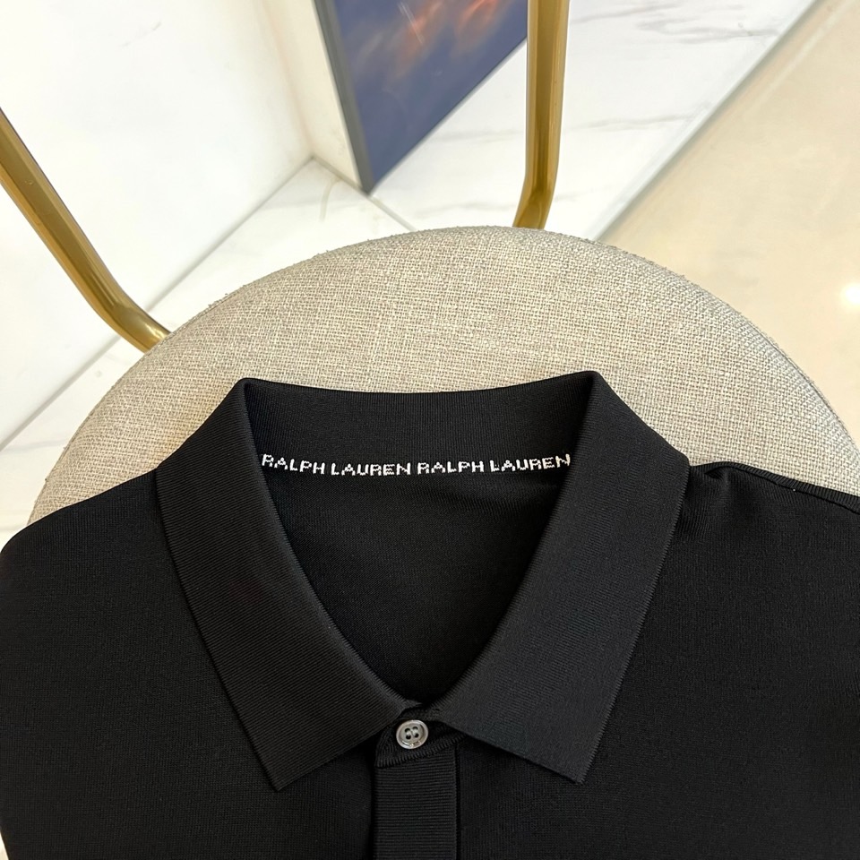 Polo Ralph Lauren拉夫劳伦、2026春夏新品短袖Polo衫，以经典条纹重塑休闲美学，简约而不失层次。翻领