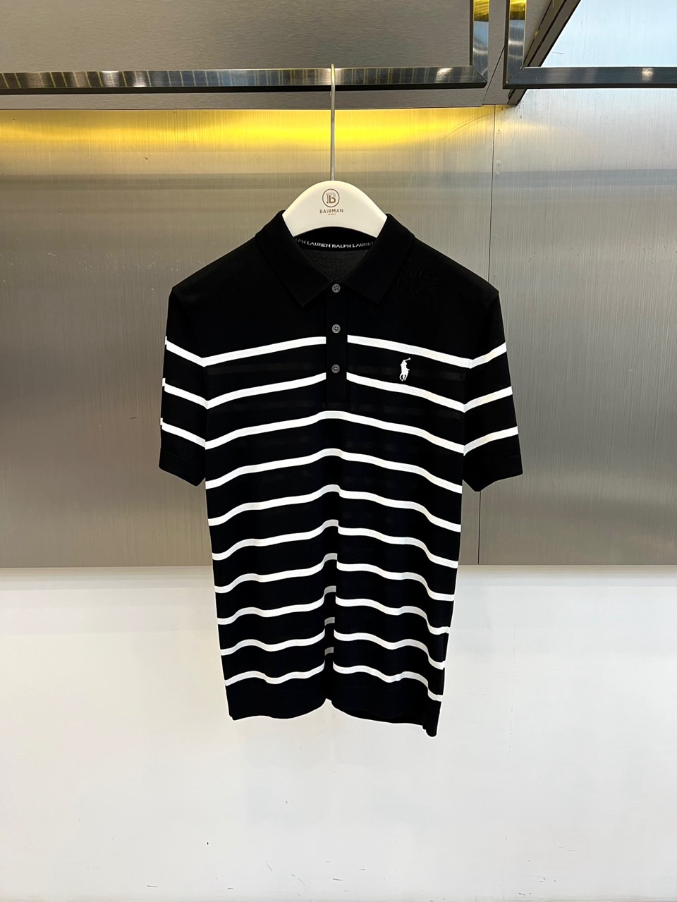 Polo Ralph Lauren拉夫劳伦、2026春夏新品短袖Polo衫，以经典条纹重塑休闲美学，简约而不失层次。翻领